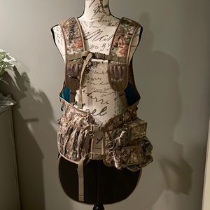 Cabelas hunting vest with attached seat